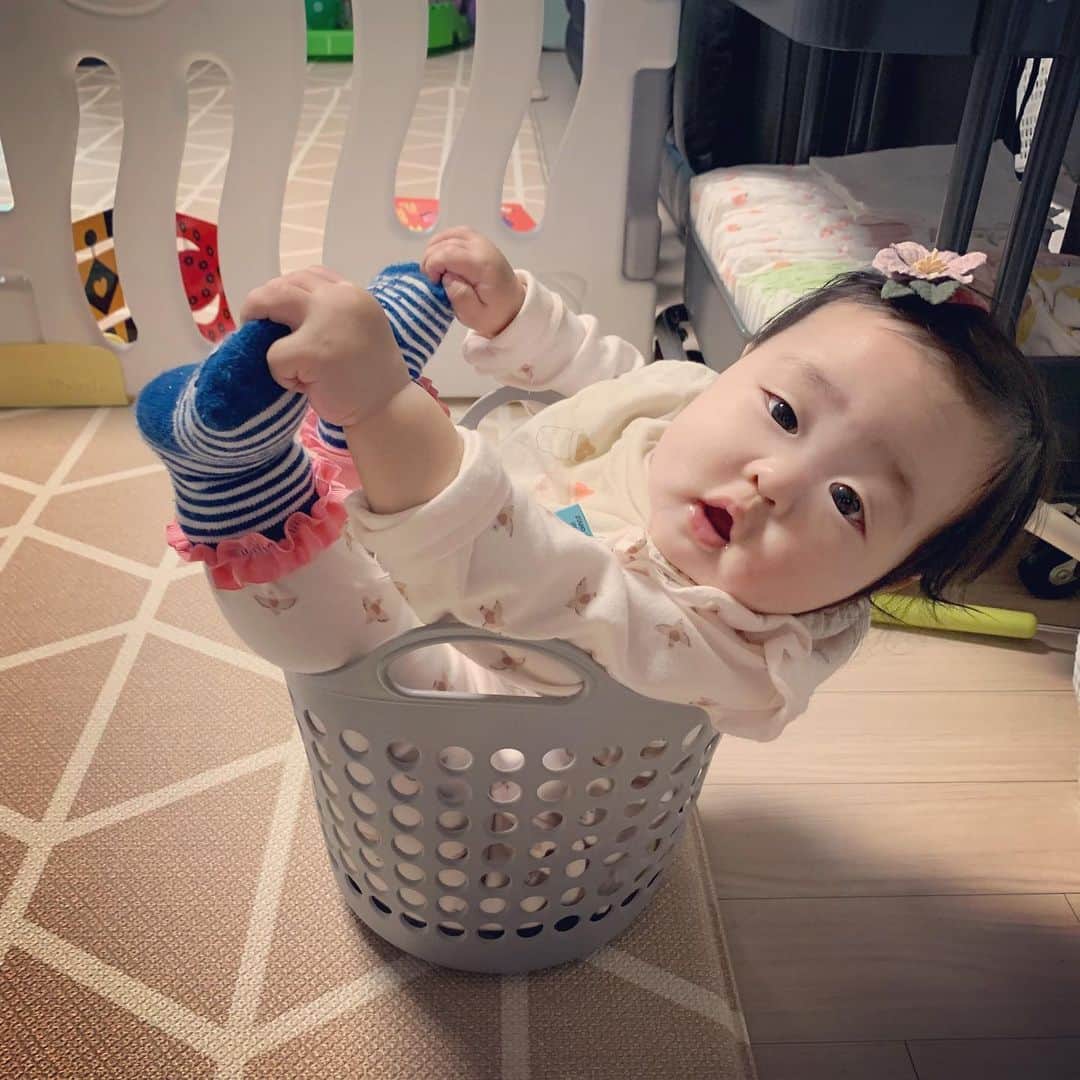 イ・ユンジのインスタグラム：「음..들어가나궁굼해서_  #연말이라선물바구니#소울바구니」