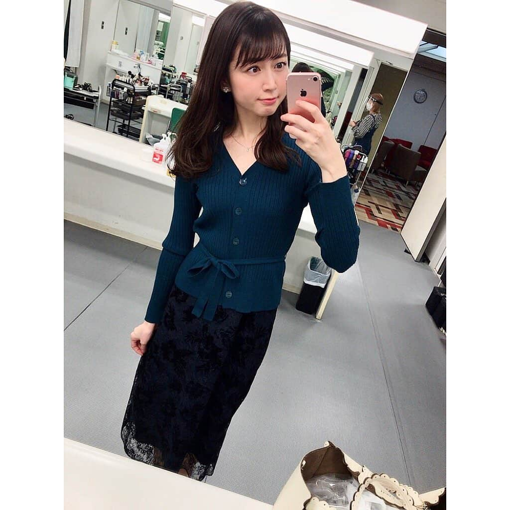 寺田ちひろのインスタグラム：「こちらも全部、﻿ ﻿ TOCCAさん(@tocca_japan)﻿ ﻿ のお洋服です💕﻿ ﻿ 番組中は座っているので、﻿ インスタでは全身を☺️✨﻿ ﻿ ﻿ 明日も朝から﻿ 『日テレNEWS24』です！﻿ ﻿ 朝7時〜12時まで担当なので、﻿ ぜひごらんください💕💕﻿ ﻿ ﻿ #日テレnews24 #n24 #日本テレビ #日テレ #衣装 #tocca #フリーアナウンサー #気象予報士 #寺田ちひろ #明日も見てね」