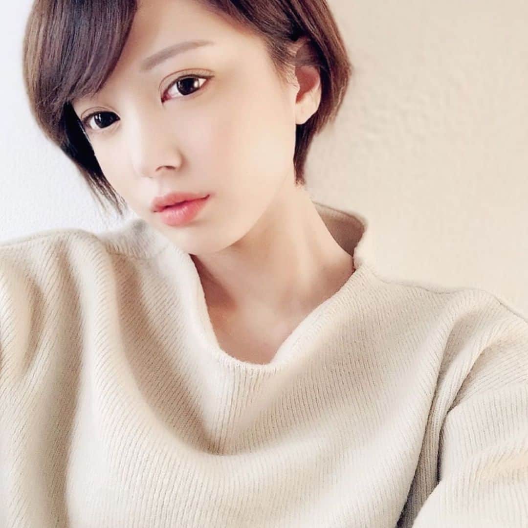 Kannaのインスタグラム：「. . 今日寒すぎない？ 毎日冬眠できそうって思って 朝起きるんだよね😪 . . #もうダウン着て良いよね #寒さに負けました #布団からなかなか出られない季節が今年もやってきた  #寒いと思って #目覚ますと #毛布下に落ちてるんだよね #そりゃあ #寒いわけだ #niziu  #ハマりすぎてる #話したら #Kanna さん #ぽくないって言われた  #自分が1番 #感じている #今日もhulu #20時配信 #楽しみすぎるんじゃーーーい😭  #東方 #宮城 #仙台 #フリーランスモデル」