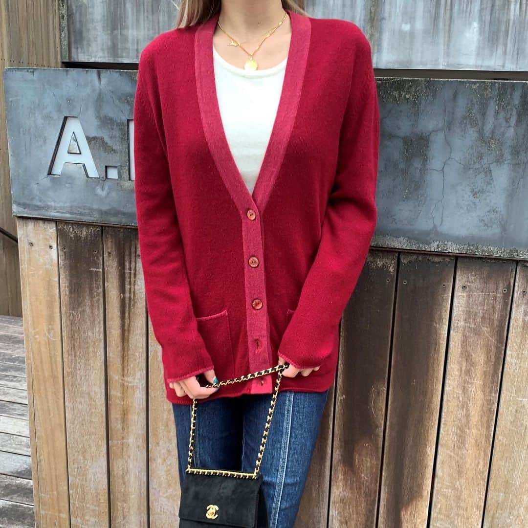 のインスタグラム：「Vintage Chanel cardigan red ❤️ (size 38)  📌Available online for purchase 🔎Search Code : AO30327  Free Shipping Worldwide 📩DM for more info and pricing  ➡️info@amorevintagetokyo.com   #vintagechanel #ChanelCollection #chanel #chanelcoat #wintercoat」
