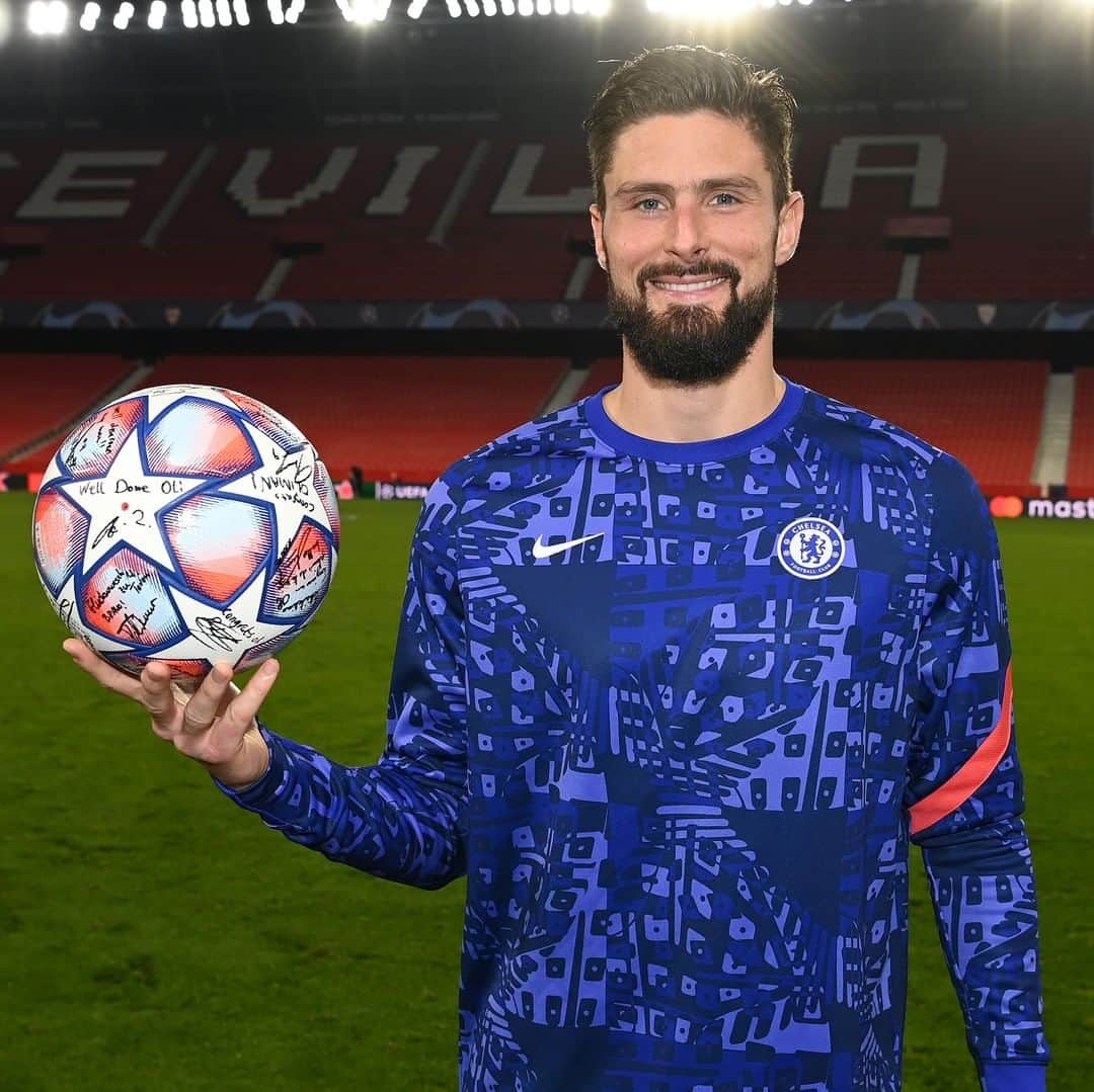 UEFAチャンピオンズリーグさんのインスタグラム写真 - (UEFAチャンピオンズリーグInstagram)「🔵 Describe Olivier Giroud's FOUR-goal performance with emoji only...  ℹ️ Giroud becomes oldest player to score hat-trick in #UCL era」12月3日 7時42分 - championsleague