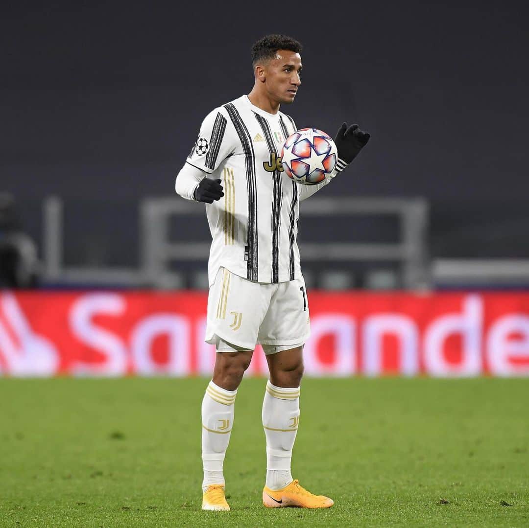 ダニーロ・ルイス・ダ・シウバのインスタグラム：「Bravi ragazzi! Seguimos 💪🏾🤍🖤 #ucl #finoallafine」