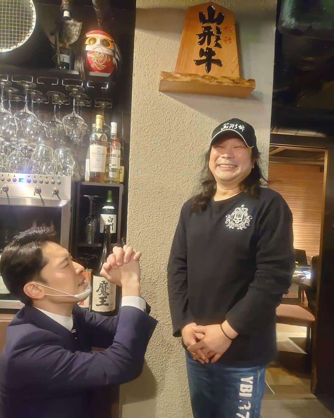 こにわさんのインスタグラム写真 - (こにわInstagram)「肉の神様との写真 世界で一番強い将棋の駒「山形牛」 加藤さんはお肉界のジョコビッチ‼️  #山形牛  #肉の神様  #世界一  #加藤牛肉店  #焼肉ステーキあつし」12月3日 7時53分 - koniwa1982