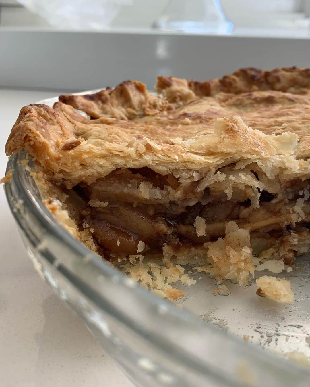 ブリー・ラーソンさんのインスタグラム写真 - (ブリー・ラーソンInstagram)「I did it?! 🥰 I baked a 🥧 with my wonderful grandma. It was such a great memory to learn how to make *the* PIE she makes for the Holidays. Watch us cooking together on YouTube and let me know if you try it out!」12月3日 8時06分 - brielarson