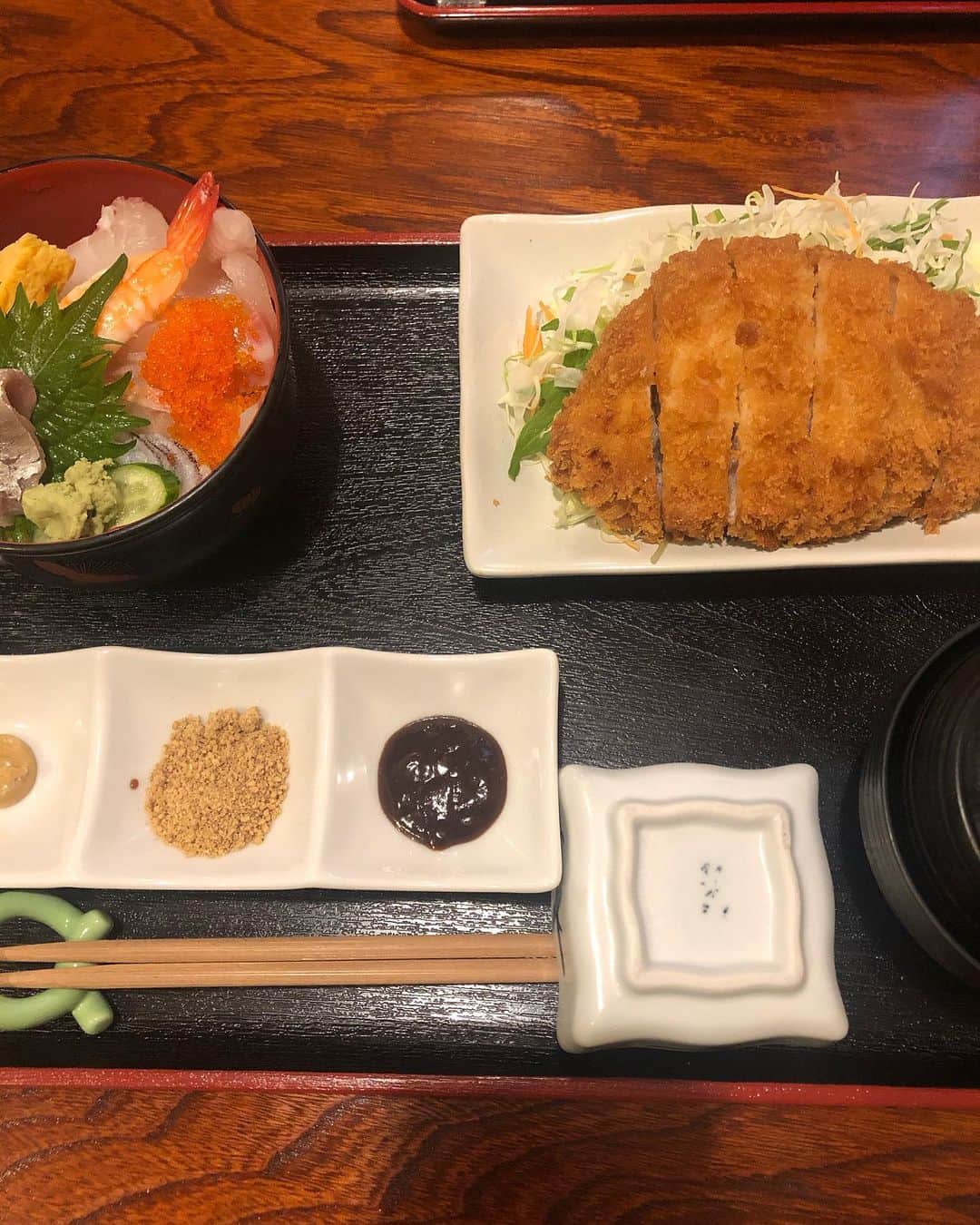 藤村結衣のインスタグラム：「． #海鮮丼ランチ #お寿司 #今日のコーデ」
