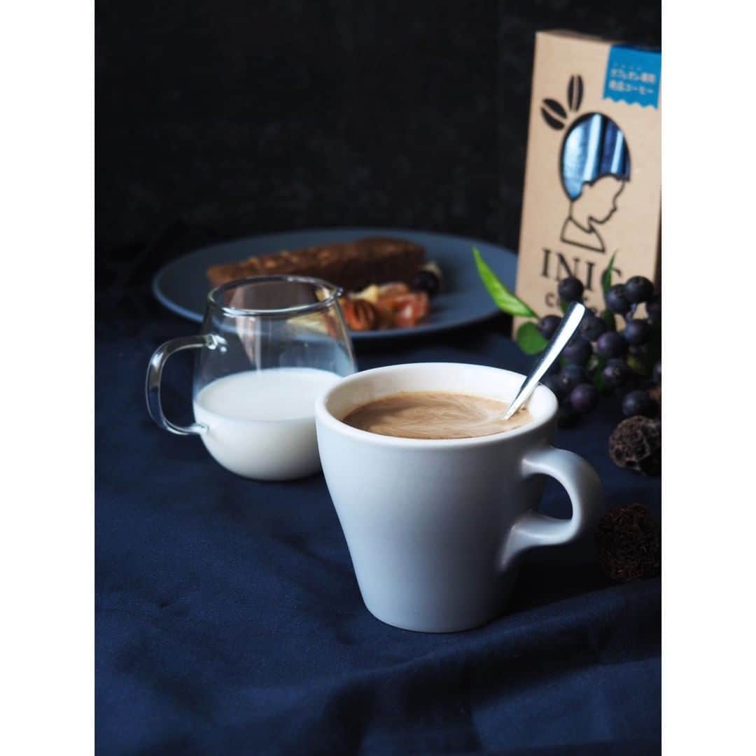 INIC coffeeさんのインスタグラム写真 - (INIC coffeeInstagram)「きりりと冷え込んだ冬の朝は、温かいカフェオレが美味しいですよね🐄♥  INIC coffeeの＜モーニングアロマ＞は、カフェオレ専用パウダー。 ミルクだけでしっかり溶けるので、コク深いミルク100％の濃厚カフェオレが楽しめます。  グッと冷え込むこれからの季節のお供に、モーニングアロマ、いかかですか😊❅..+.°⁂  #INICcoffee #イニックコーヒー #カフェオレ #ミルクたっぷり #cafelatte #coffeetime #cafestagram #coffeebreak #おうちカフェ #cafeaulait #コーヒーのある生活 #☕ #コーヒー好き #朝活 #モーニングコーヒー #冬の朝ごはん #冬の朝が好き」12月3日 8時01分 - iniccoffee