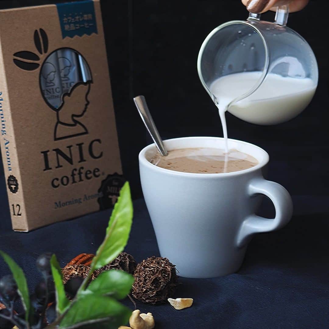 INIC coffeeさんのインスタグラム写真 - (INIC coffeeInstagram)「きりりと冷え込んだ冬の朝は、温かいカフェオレが美味しいですよね🐄♥  INIC coffeeの＜モーニングアロマ＞は、カフェオレ専用パウダー。 ミルクだけでしっかり溶けるので、コク深いミルク100％の濃厚カフェオレが楽しめます。  グッと冷え込むこれからの季節のお供に、モーニングアロマ、いかかですか😊❅..+.°⁂  #INICcoffee #イニックコーヒー #カフェオレ #ミルクたっぷり #cafelatte #coffeetime #cafestagram #coffeebreak #おうちカフェ #cafeaulait #コーヒーのある生活 #☕ #コーヒー好き #朝活 #モーニングコーヒー #冬の朝ごはん #冬の朝が好き」12月3日 8時01分 - iniccoffee