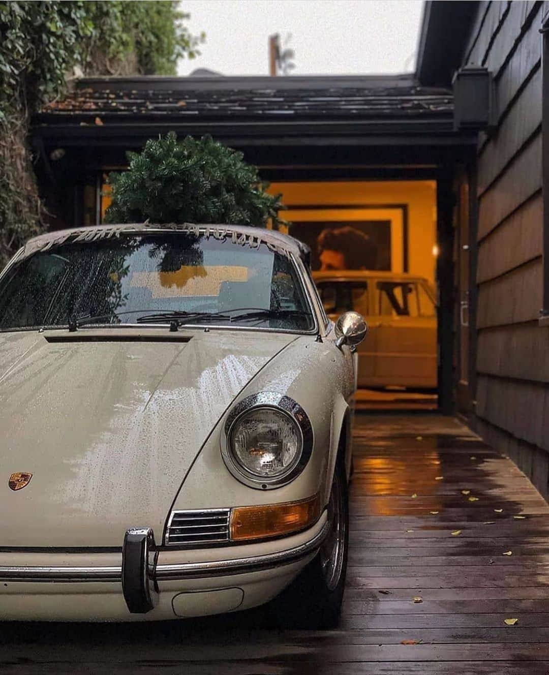 Men's Fashion Postのインスタグラム：「Did you get a tree already?🌲 📸 @history.jc」