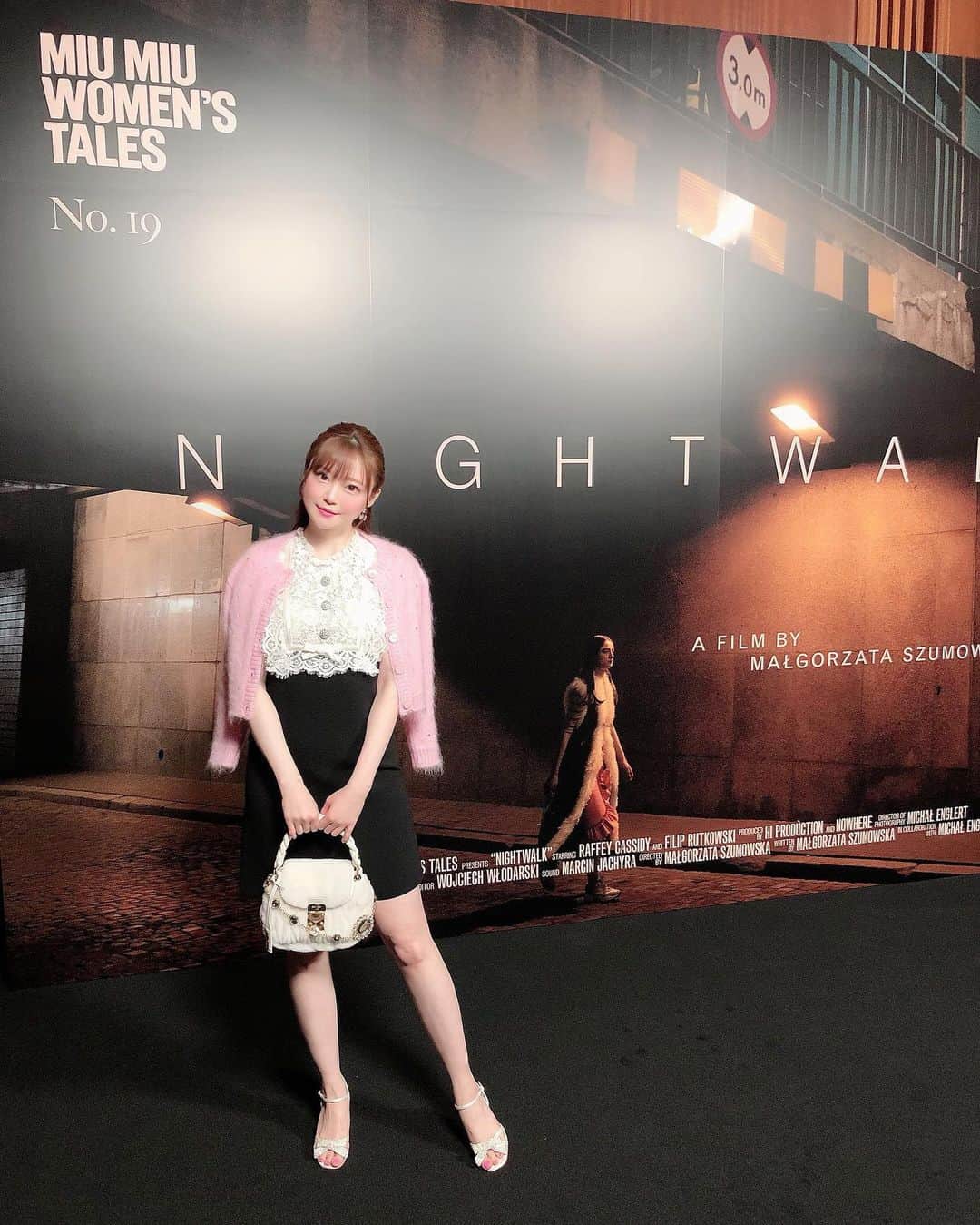瑞咲まみのインスタグラム：「♡♡♡ ❤️MIUMIU WOMEN'S TALES❤️ . No.19🎬 🌟NIGHTWALK のパネル😊 . . ショートフィルム上映会🎞 🌟NIGHT WALK 🌟IN MY ROOM . の２本立てでした🎦 オシャレで素敵すぎるムービーでした😇💕 . . . #miumiu  #miumiuwomenstales  #miumiudress #miumiuparty  #miumiulover  #全身ミュウミュウ #ミュウミュウ #miumiu大好き」