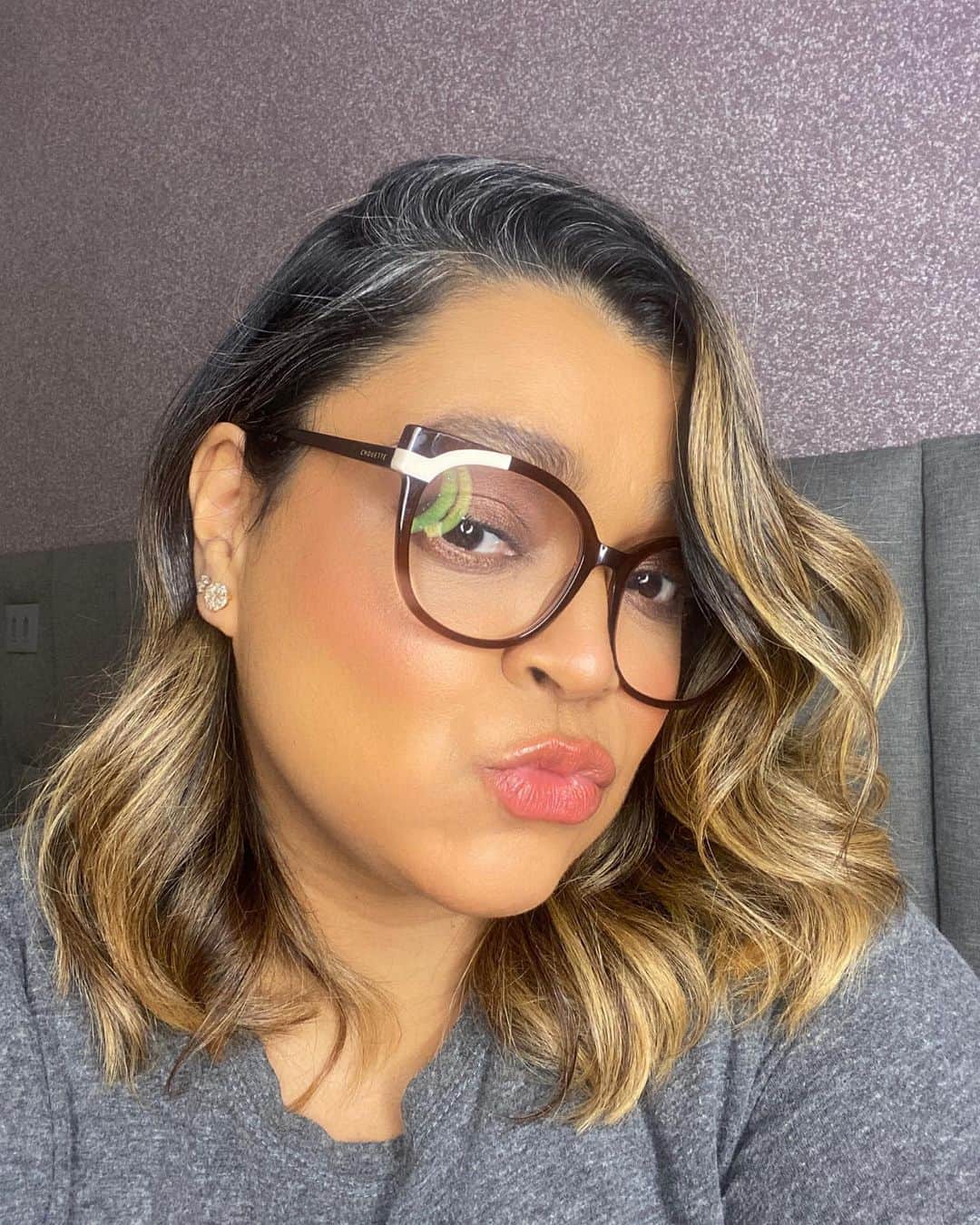 Preta Gilのインスタグラム：「Aproveitando a make pra mandar beijos pra vocês 💛 #pretasendopreta」