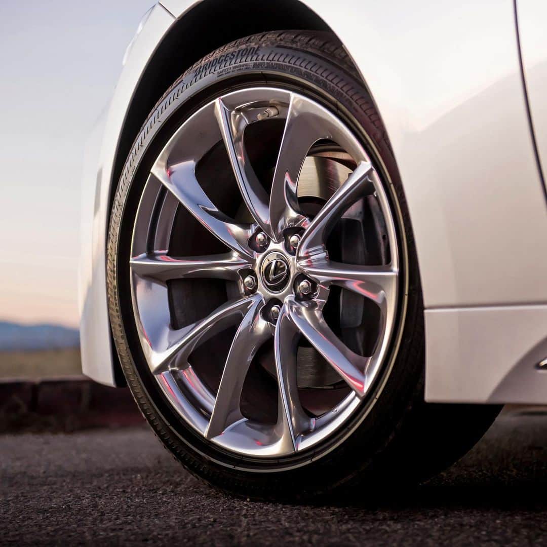 Lexus USAのインスタグラム：「Low profile tires. High profile everything else. #LexusLS」