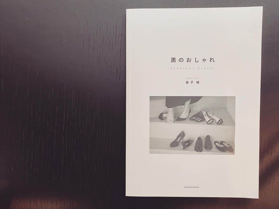 金子綾さんのインスタグラム写真 - (金子綾Instagram)「#黒のおしゃれ   皆様のおかげで重版出来♡ ありがとうございます。」12月3日 9時08分 - ayaaa0707