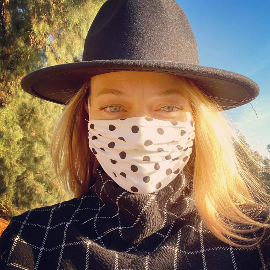 ジェリー・ライアンのインスタグラム：「Mask up and stay safe! ❤️😷 We’re all in this together.」