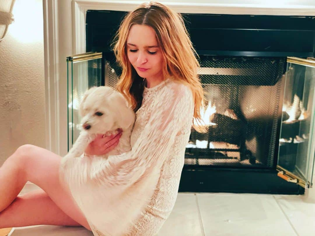 キーリー・マーシャルのインスタグラム：「LOVE my new dress from @whysothriftystore and my little angel. (Actually @pagefromthevillage dog but I still love him)」