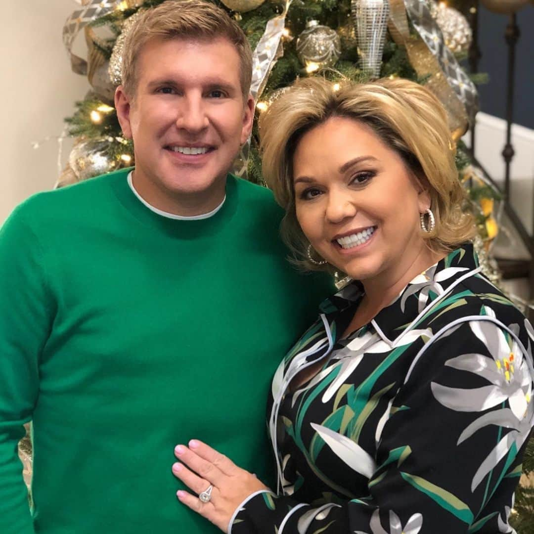 トッド・クリスリーさんのインスタグラム写真 - (トッド・クリスリーInstagram)「Today on #chrisleyconfessions ... The Thickness of a Woman, Snared in the Net, and The Only Bible is You. Julie and I talk about updates, family politics, country music, and Reese's peanut butter cups. Plus YOUR questions about remarrying at an older age, coping these days, and how crazy I apparently am!」12月3日 9時29分 - toddchrisley