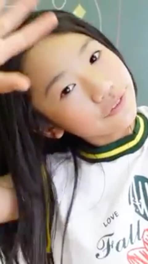 れのれらTVのインスタグラム：「小学4年生のれのんが大好きなNizi Uの Baby I`m a star を踊ってみました♪ #れのれらtv #niziu #niziu好きな人と繋がりたい #niziproject #babyimastar #withu #踊ってみた #おどってみた #踊ってみた動画 #小学生女子 #れのん」