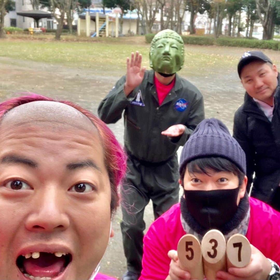 のインスタグラム：「モルック！（おはよう！）🌳  昨日もモルック。🌳  茨城で試合して、山岡家すすって、東京戻って、モルック会議。🌳  なんて幸せな楽しい時間。🌳  あ、チーム名は『エアジョーバン』に決まりました。🌳  待っててね。世界。🌏  #モルック #エアジョーバン」