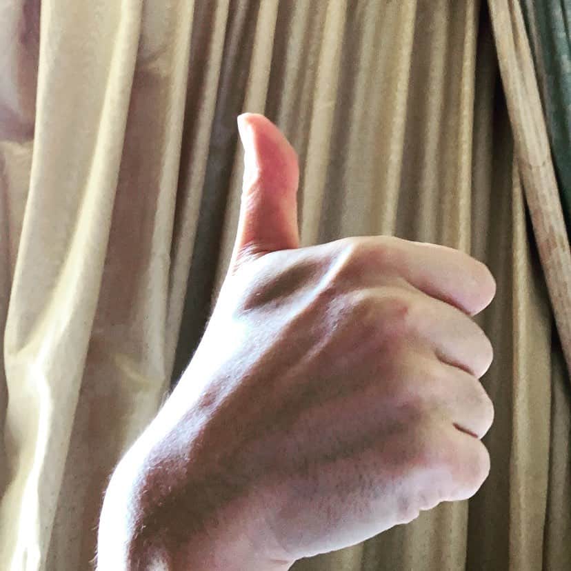 のインスタグラム：「pcr検査全員陰性という結果が出ました。 本日よりフリムンシスターズ上演再開します!!!! ご迷惑かけた皆さん、 不安になられた皆さん、 ホントごめんなさい。 キャスト全員めちゃ元気です!!!! #フリムンシスターズ」