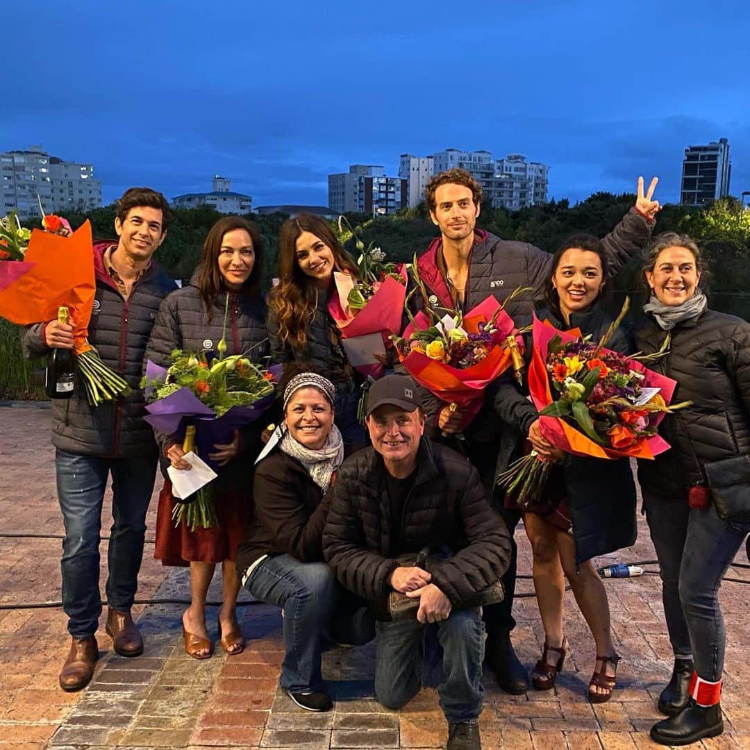 ヴィクトリア・ジャスティスのインスタグラム：「Sooo... I’m a little late on this! But you guys... we did it!! We made a movie. We wrapped on Thanksgiving, which could not have been more perfect, because I’m SO grateful for the experience I had. And for the AMAZING people I was lucky enough to work with (whom are not all pictured here). I can’t put into words how special they are and how special filming in South Africa was. 😭🙏🏼  We can’t wait for you to see our film & i have many more pics to come. All my ♥️ xxxxx Vic #AfterlifeOfTheParty @netflix」