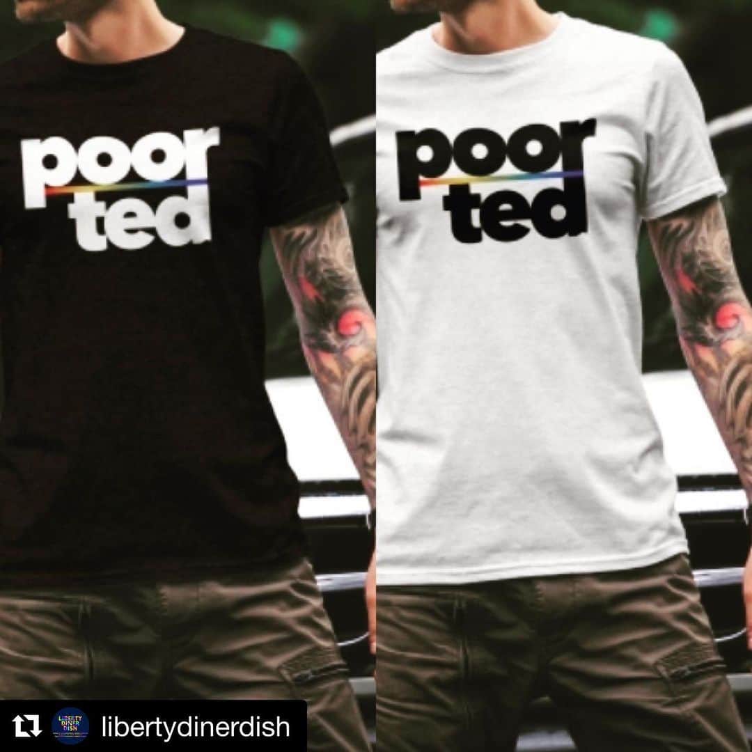スコット・ローウェルさんのインスタグラム写真 - (スコット・ローウェルInstagram)「Ha!! I’m honored! Poor Ted finally gets the T-shirt be deserves! Thanks, @libertydinerdish ! #Repost @libertydinerdish  ・・・ We love you Ted Schmidt!! Shout out to @scolo222 for modeling our new shirts!!! 😉 #queerasfolk  #qafreunion #qafrevival #justintaylor #briankinney #tedschmidt #libertydinerdish」12月3日 10時17分 - scolo222