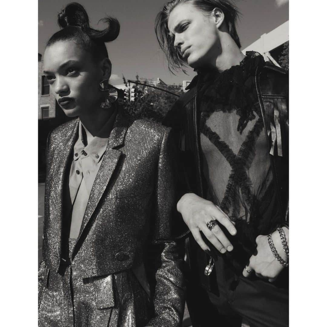 Kento Utsuboさんのインスタグラム写真 - (Kento UtsuboInstagram)「New Cover 🌞 @lamekafox and @tarasvromanov  join us on the streets of Brooklyn for the @1883magazine fashion cover story 🌞  新しく雑誌の表紙のメイクをさせてもらいました🏵  メイクの事など聞きたい事とかありましたらなんでもコメントで聞いてください📝😊💫  photography @luukedickey fashion editor @krisanasotelo at @theonly.agency hair @koji_ichikawa at @theclub.newyork using @laicale makeup @kentoutsubo using @maccosmetics @macpro  manicurist @she.nails.it at @shelikescutie using @essie fashion assistants @theglambearstylist @christinerina @joeeverest fashion interns @camrynthayer @mcleanhaws @_erinwhite_ models  LamekaFox + TarasRomanov at @imgmodels  ——————————— ——————————— #photographer #コスメ #makeupartist #ファッション #youtuber #makeup #ビジネス #メイク好きさんと繋がりたい #メイクアップ #カメラ #fashion  #化粧品 #cosmetics #beauty  #美容学生 #photo  #ヘアカラー #美容 #美容師  #メイク #ビューティー #メイクアップ #メイクアップアーティスト #ユーチューバー  #かわいい #美容室 #ヘアアレンジ #youtube #hair #artmakeup」12月3日 10時15分 - kentoutsubo