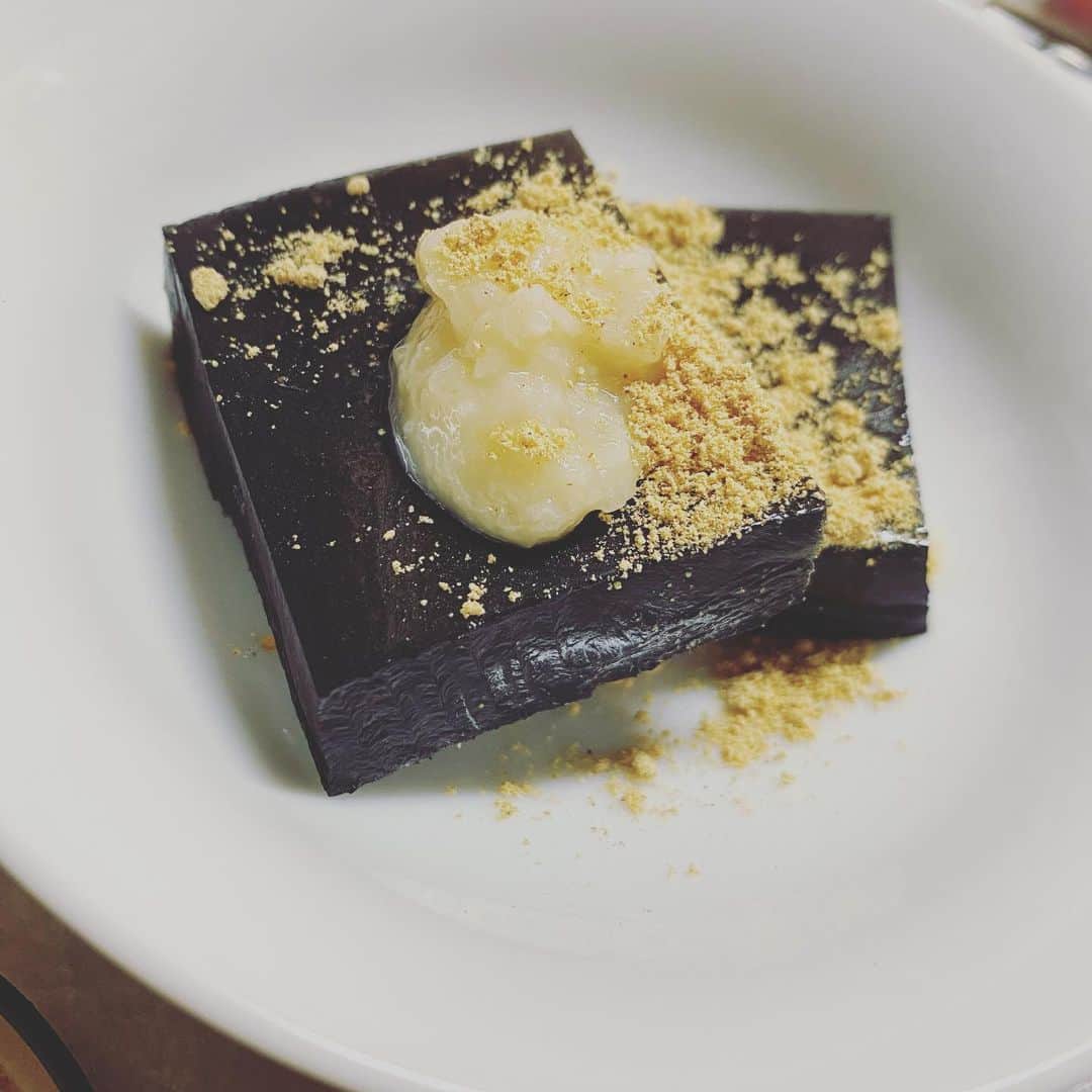 のインスタグラム：「腸排出!!! #麻炭 寒天に甘酒&きな粉  ファスティング2日目！ 最低でも3日間は続けたい。  終わったら、絶対食べたいやつ↑  #ファスティング #キママファスティング  #噛みたい欲 #治癒力アップ #デトックス #金粉じゃないよきな粉だよ #キッズテニス #itsukaichi #あきる野市 #るのびと #」