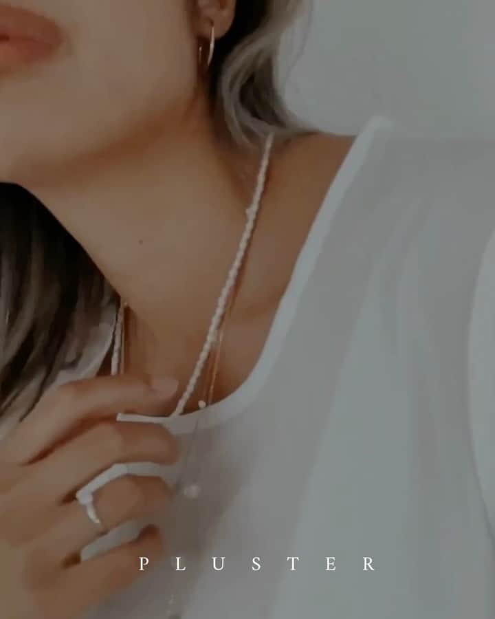 島野ミキのインスタグラム：「・ ・ accessory… @pluster.jp  Xmasプレゼントに"pluster"のジュエリーを💍✨ ・ ・ #クリスマス#クリスマスプレゼント#プレゼント#Xmas#Christmas#pluster#present#merrychristmas#gift#jewelry#accessory#アクセサリー#ring#ネックレス#necklace#スワロフスキー#ダイヤ#パール#simple#ホワイトクリスマス」