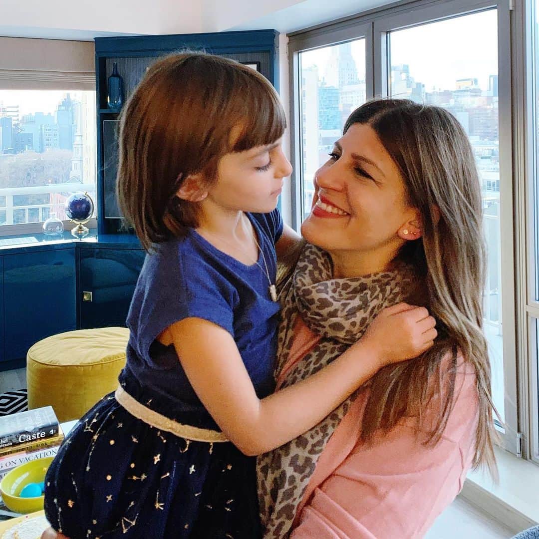 Ilana Wilesさんのインスタグラム写真 - (Ilana WilesInstagram)「For Harlow’s 8th birthday, I surprised her with a subscription to @heyrowangirl and let her do something she’s been asking to do for the past two years— get her ears pierced! I said “no” to Mazzy at the same age, but I think one thing 2020 has taught me is that our kids deserve small milestones to celebrate. I am also all for helping my kids express themselves in ways that make them feel confident and in control of their own bodies. I don’t know if I would have said that pre-pandemic! @heyrowangirl sends a new pair of earrings every month and they will send a registered nurse to your home to do the deed with starter earrings and everything you need for after care. No trips to the mall necessary. Harlow was super brave, sat very still while Mazzy held her hand and said it didn’t hurt nearly as much as she expected. And then to make the moment even sweeter, I got my ears pierced too! I re-pierced my second and third hole, which had both closed up over time. They were always too low down on my ear, so it’s super exciting to finally have the piercings in the right place. Now Harlow and I have a whole ear care routine we do together every night and can’t wait to get matching mother daughter earrings. What a gift. Go to the link in my bio to book your own piercing appointment. And you can MOMMYSHORTS15 for 15% off your first subscription box! #HeyRowanPartner」12月3日 10時42分 - mommyshorts