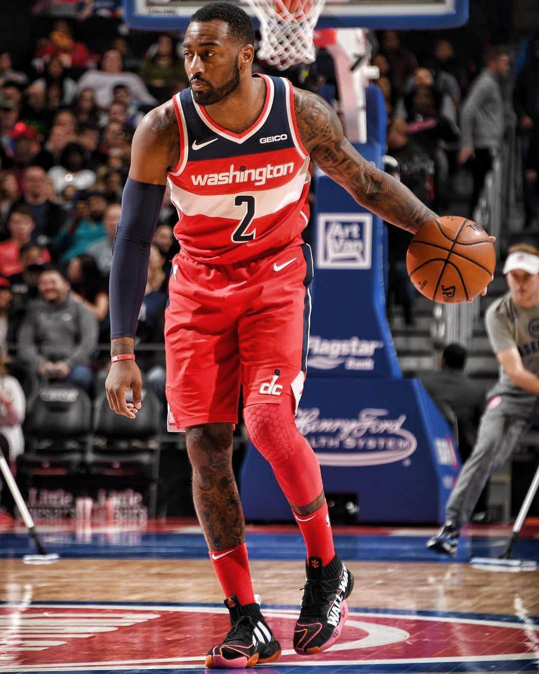 ヒューストン・ロケッツさんのインスタグラム写真 - (ヒューストン・ロケッツInstagram)「OFFICIAL: The Houston Rockets have acquired John Wall and a future first round pick from Washington in exchange for Russell Westbrook. Full story on Rockets.com.」12月3日 11時02分 - houstonrockets