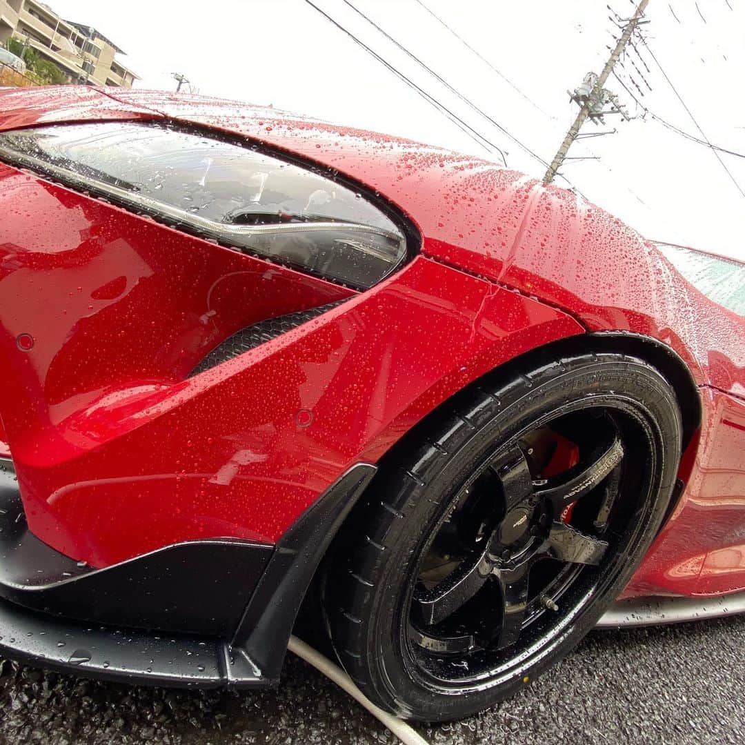 のインスタグラム：「洗車が好きな訳では無い。  汚い車に乗りたく無いんだと ふと気がついた。  今日も朝から 洗車。  #maxorido」