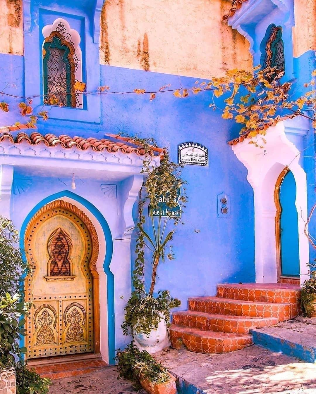 BEAUTIFUL DESTINATIONSさんのインスタグラム写真 - (BEAUTIFUL DESTINATIONSInstagram)「The most vibrant blues! Known for the striking, blue-washed buildings of its old town, Chefchaouen is an enchanting destination that's unlike anywhere else. 💙  Bookmark this for the top things to do! 📝 1. Walk the blue-washed medina quarters. 2. Take a guided tour to learn about its history. 3. Buy souvenirs in its many shops, like the Chez Abdul shop, Ensemble Artisinal, and from street vendors. 4. Hike in the Rif Mountains 5. Explore the Kasbah Museum 6. Pay a visit to the Grand Mosque. 7. Eat at Aladdin Restaurant. 8. Hang out at the Plaza Uta el-Hammam. 9. Stay in a riad in for an authentic Moroccan experience. 10. Capture all its picturesque corners through photographs.  Have you been to this charming city? ✨  📸 @delafuentecam 📍 Chefchaouen, Morocco」12月3日 11時04分 - beautifuldestinations