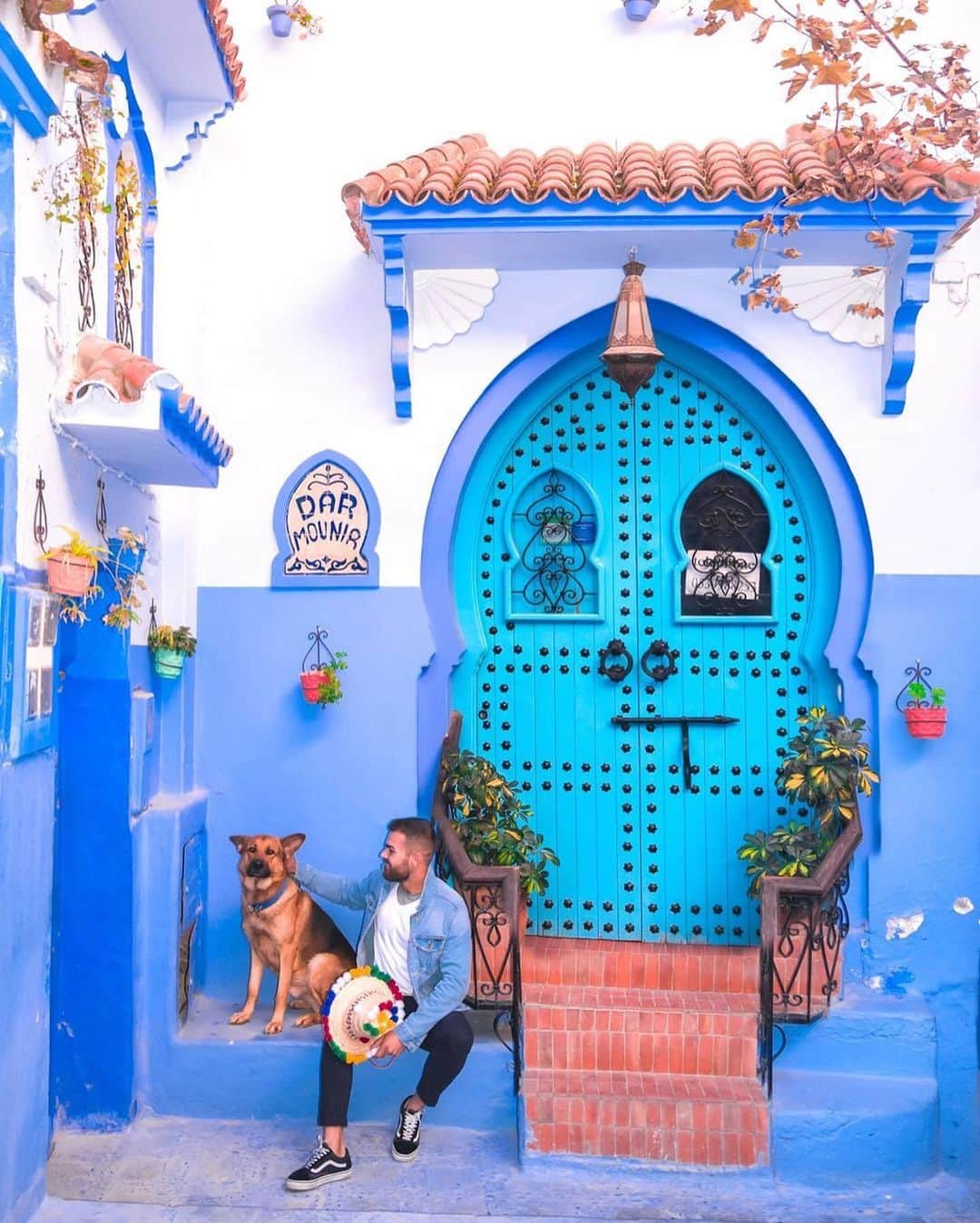 BEAUTIFUL DESTINATIONSさんのインスタグラム写真 - (BEAUTIFUL DESTINATIONSInstagram)「The most vibrant blues! Known for the striking, blue-washed buildings of its old town, Chefchaouen is an enchanting destination that's unlike anywhere else. 💙  Bookmark this for the top things to do! 📝 1. Walk the blue-washed medina quarters. 2. Take a guided tour to learn about its history. 3. Buy souvenirs in its many shops, like the Chez Abdul shop, Ensemble Artisinal, and from street vendors. 4. Hike in the Rif Mountains 5. Explore the Kasbah Museum 6. Pay a visit to the Grand Mosque. 7. Eat at Aladdin Restaurant. 8. Hang out at the Plaza Uta el-Hammam. 9. Stay in a riad in for an authentic Moroccan experience. 10. Capture all its picturesque corners through photographs.  Have you been to this charming city? ✨  📸 @delafuentecam 📍 Chefchaouen, Morocco」12月3日 11時04分 - beautifuldestinations