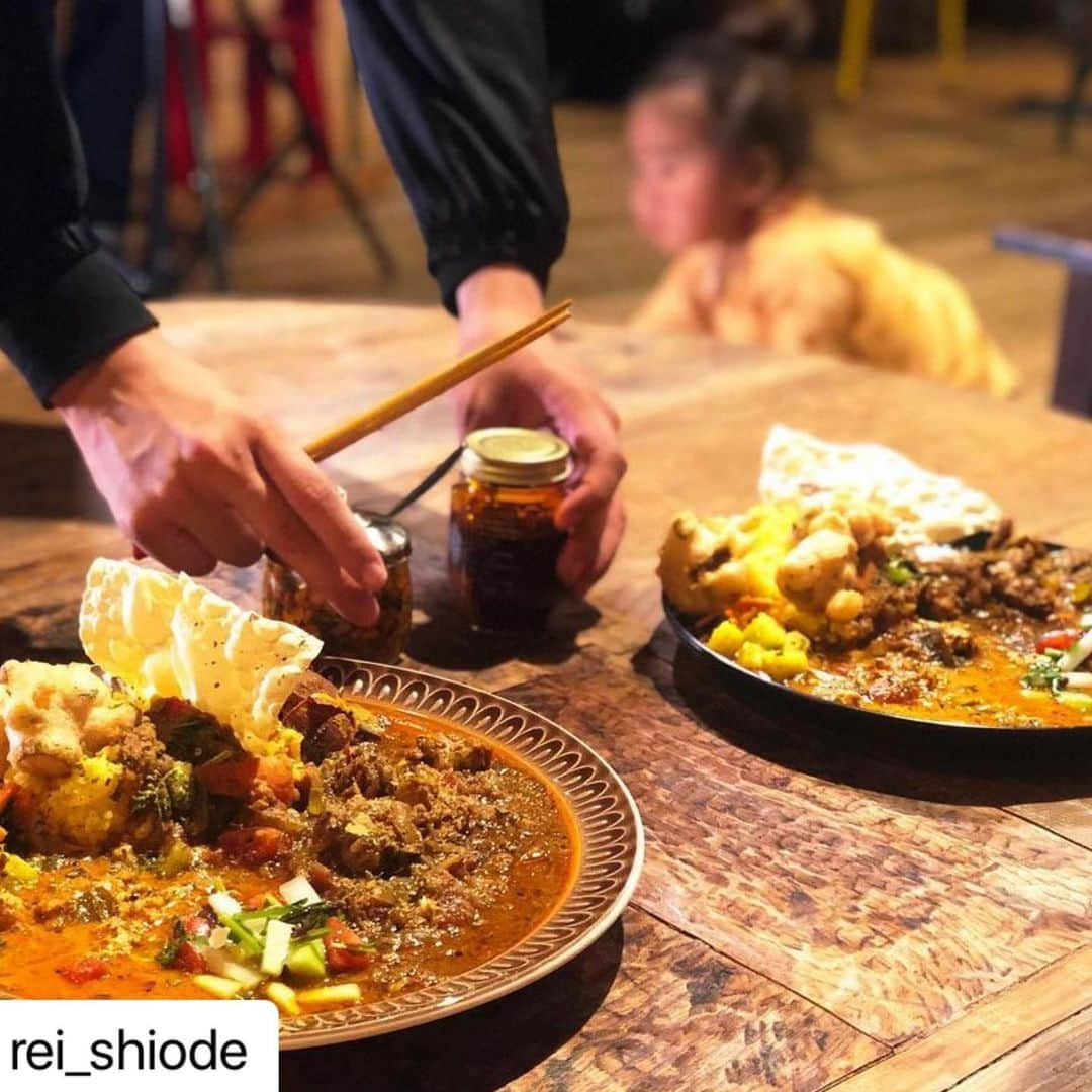 西条市さんのインスタグラム写真 - (西条市Instagram)「このお店ならではの味。 ずっと行きたいと思っているカレー屋さんの一つ。 #いよ西条 #Ehime #Shikoku #Setouchi#愛媛グルメ  #Repost @rei_shiode with @make_repost ・・・ カレーといえば、原点。﻿ ﻿ 私のスパイスカレーの原点のお店にも﻿ 行ってまいりました。﻿ 地元西条に行けるのがめちゃくちゃ嬉しい。﻿ ﻿ 今回の撮影でカレーの世界に魅力されました。﻿ 奥深い…。﻿ ディレクターがハマるのもうなずけます。﻿ ﻿ 11:45〜 ぜひ！﻿ ﻿ ﻿ ﻿ ﻿ ﻿ #ehime #matsuyama #tv﻿ #curry #spice #beauty﻿ #shooting #instagood﻿ #lovesaijo #delicious﻿ #南海放送 #もぎたてテレビ﻿ #愛媛 #西条 #松山 #スパイス #スパイスカレー﻿ #小川貴弘 #岡内ひかり #塩出怜﻿ #アナウンサー #リポーター﻿ ﻿ #ポートレート機能でピントの合わない小川氏﻿ #久しぶり ！！﻿ ﻿」12月3日 16時58分 - lovesaijo