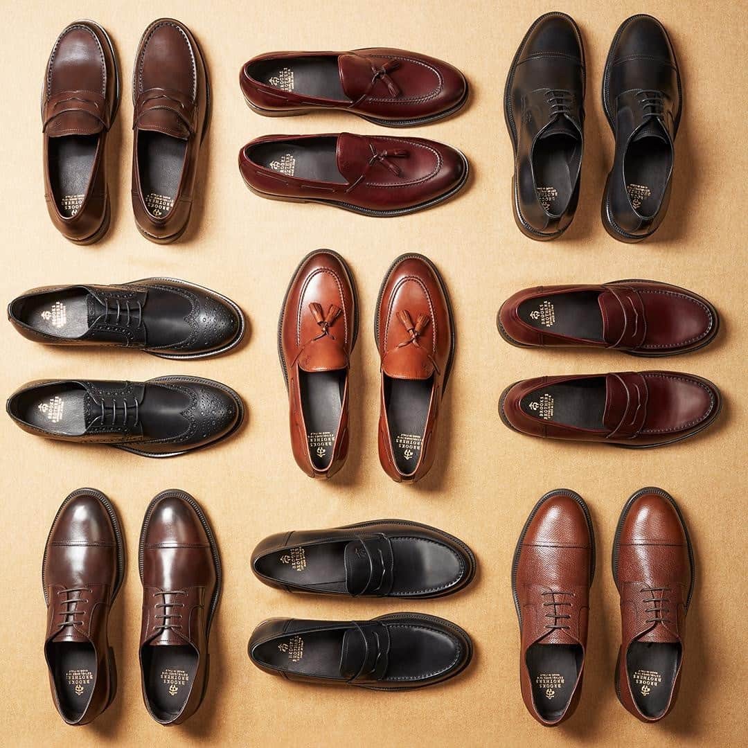 ブルックスブラザーズさんのインスタグラム写真 - (ブルックスブラザーズInstagram)「If you had to walk away with just one pair... (first five comments get a product tag).👇 Our #10DaysofGiving sale begins today. Head to the link in our bio for surprise savings –– like 50% off shoes, ties and accessories –– each day (for two days at a time).」12月3日 11時36分 - brooksbrothers