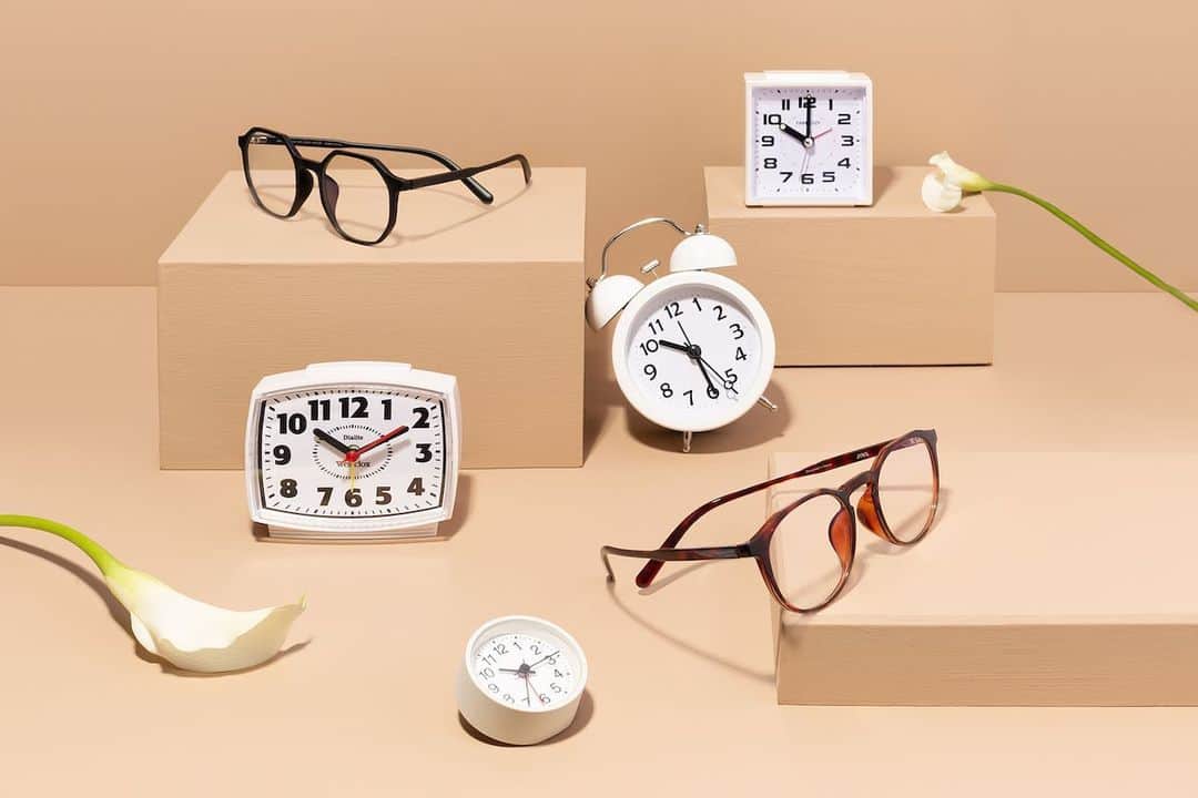 JINSのインスタグラム：「Don't waste your insurance benefits, HSA (health savings accounts) or FSA (flexible spending account) dollars! Use them on prescription glasses or sunglasses online or at any JINS store before the year-end deadline.  Don't have HSA or FSA? No worries! You can claim insurance reimbursement with our itemized receipt. Learn more at jins.com/us/insurance or chat with us 24/7 online.」