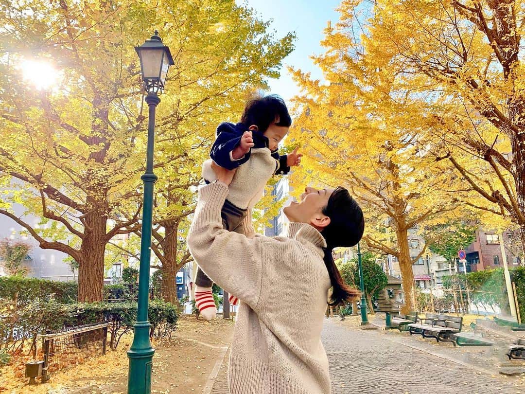 大橋夏菜のインスタグラム：「12月に突入！ ぼくちゃん、まもなく1歳✨  去年の今頃は予定日過ぎても出てくる様子がなくそわそわ。 3ヶ月の甥っ子を抱っこしてスクワットに励んでたな🏋️‍♂️  #あかちゃんのいる生活  #もうすぐ１歳 #いつもありがとう #babyboy」
