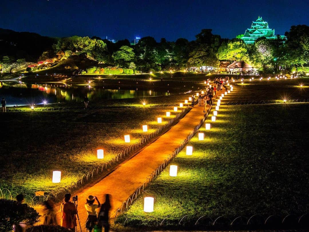 Bi Rod by Lumica.のインスタグラム：「【Bi Rod Creator's Photo】 ＃030 ■Photo by 木村琢磨 @takuma_kimura_photo  ■Photo at 岡山城 Okayama Castle  2017/ 5  ■Equipment Rod： Bi Rod 6C-7500 Camera: OLYMPUS OM-D E-M1MarkⅡ Lens: OLYMPUS M.7-14mm F2.8  「ドローンなしでこのアングル」  最大7.5mのハイアングルから撮影できる 高所撮影一脚「Bi Rod」  ↓商品情報はプロフィール欄のURLから公式ストアへ @birod_lumica  #birod #lumica #ルミカ #木村棒 #写真好きな人と繋がりたい #写真 #空中撮影 #空撮 #ハイアングル #ドローン #aerialphotography #notdrone #highangle #olympus #olympusphtotography #olympuscamera #olympusomdem1markii #OLYMPUSM714mmF28 #岡山県 #岡山市 #岡山城 #OkayamaCastle #夜景 #ライトアップ」