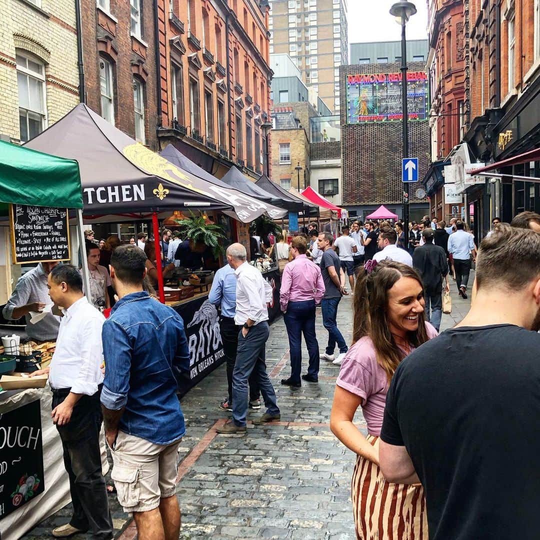 LAUNCHのインスタグラム：「LONDON🇬🇧  Hello regarding London diet gave up another  I will buy it here because you are cute.」