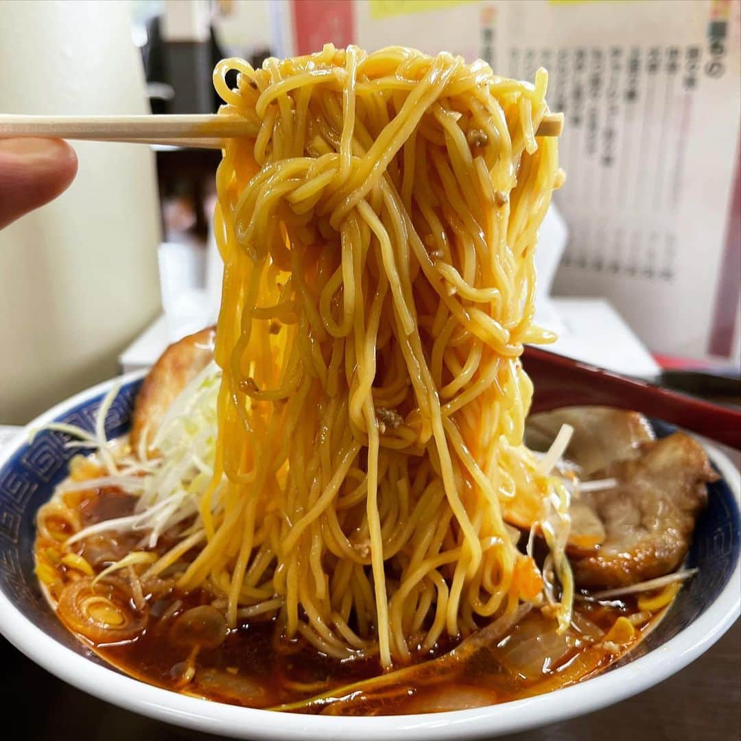 rasuさんのインスタグラム写真 - (rasuInstagram)「鴨川からの帰りに江ざわさん寄れたぁぁあああ！！٩( ᐛ )و 今回はチャーシュー担々麺で  勝浦タンタン麺の元祖ということでやっぱりオープン前からお客さんいっぱい(´ﾟωﾟ｀)  念願の江ざわさん旨かった(//´﹃｀//) 確かに定期的に食べたくなっちゃうやつだった…(//´﹃｀//)(//´﹃｀//)  #元祖勝浦式担々麺江ざわ #勝浦タンタンメン #ラーメン」12月3日 12時15分 - rashu_eat