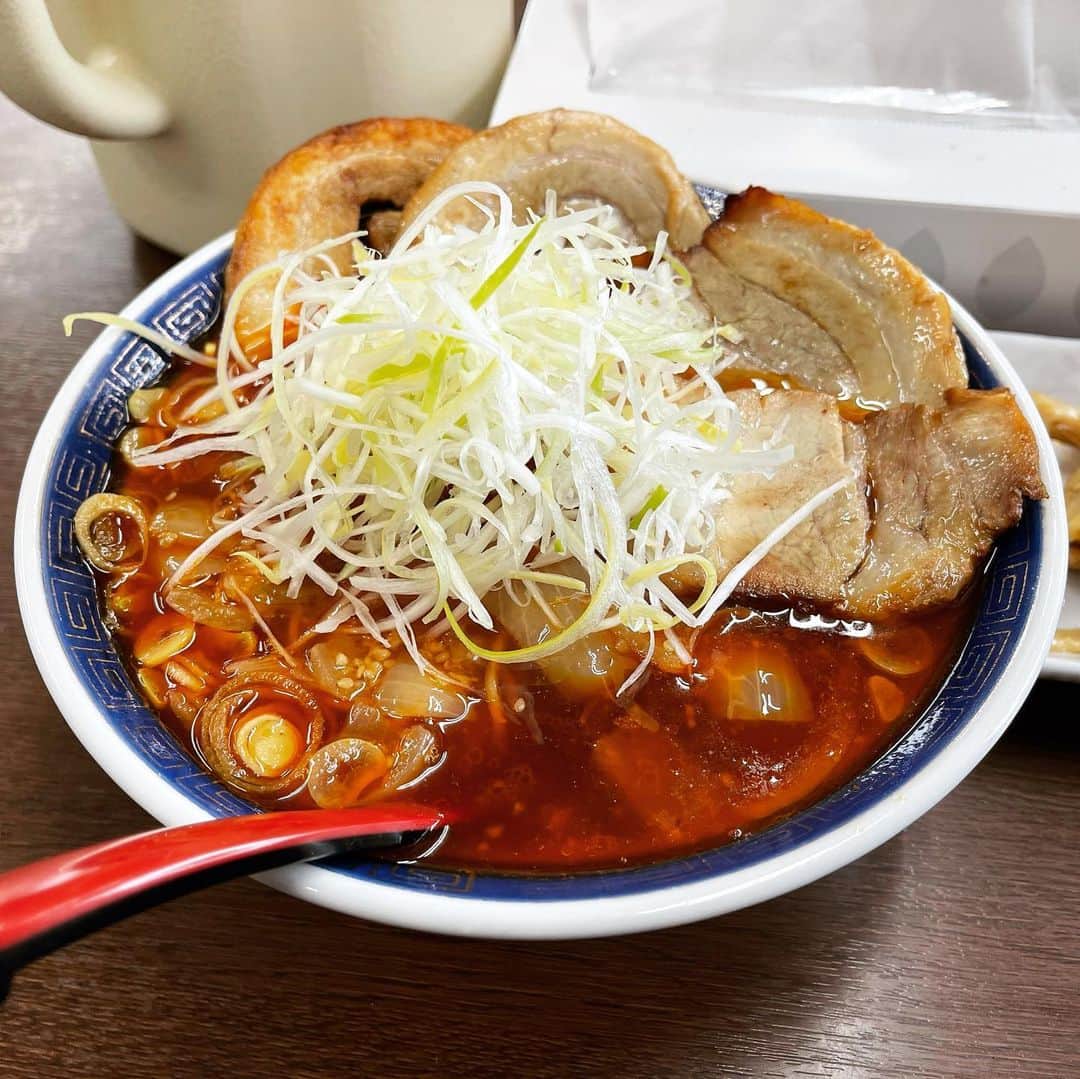 rasuさんのインスタグラム写真 - (rasuInstagram)「鴨川からの帰りに江ざわさん寄れたぁぁあああ！！٩( ᐛ )و 今回はチャーシュー担々麺で  勝浦タンタン麺の元祖ということでやっぱりオープン前からお客さんいっぱい(´ﾟωﾟ｀)  念願の江ざわさん旨かった(//´﹃｀//) 確かに定期的に食べたくなっちゃうやつだった…(//´﹃｀//)(//´﹃｀//)  #元祖勝浦式担々麺江ざわ #勝浦タンタンメン #ラーメン」12月3日 12時15分 - rashu_eat
