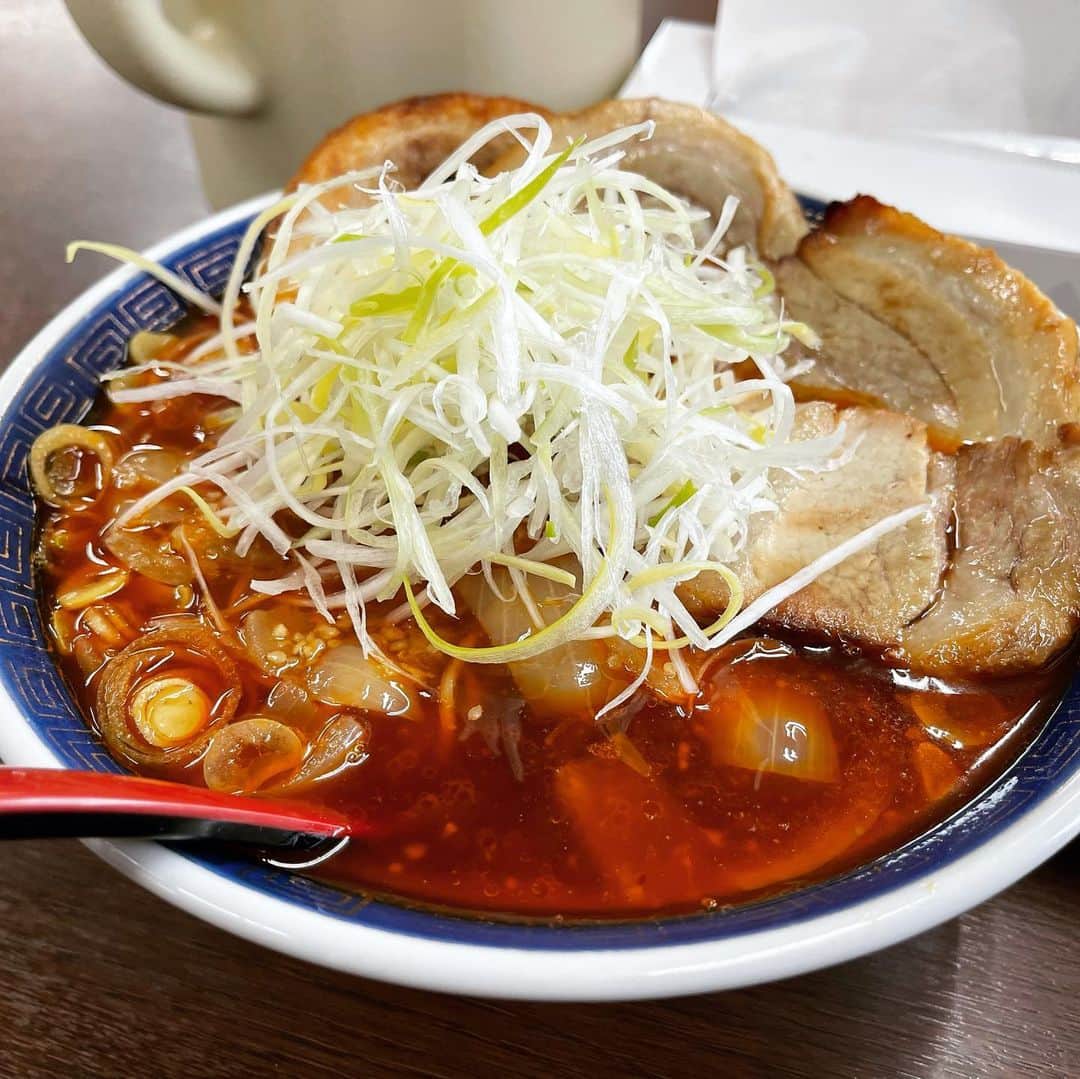 rasuさんのインスタグラム写真 - (rasuInstagram)「鴨川からの帰りに江ざわさん寄れたぁぁあああ！！٩( ᐛ )و 今回はチャーシュー担々麺で  勝浦タンタン麺の元祖ということでやっぱりオープン前からお客さんいっぱい(´ﾟωﾟ｀)  念願の江ざわさん旨かった(//´﹃｀//) 確かに定期的に食べたくなっちゃうやつだった…(//´﹃｀//)(//´﹃｀//)  #元祖勝浦式担々麺江ざわ #勝浦タンタンメン #ラーメン」12月3日 12時15分 - rashu_eat