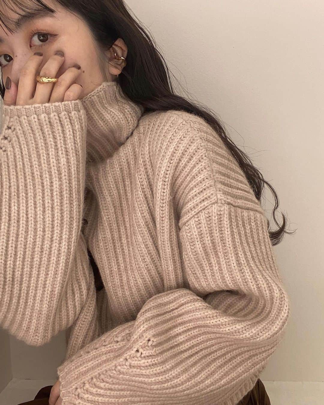 kannnaのインスタグラム：「라우지 액세서리♡  7日販売のアクセサリーたち 可愛いんです、、、🤎 またチラッとしていきますっ」