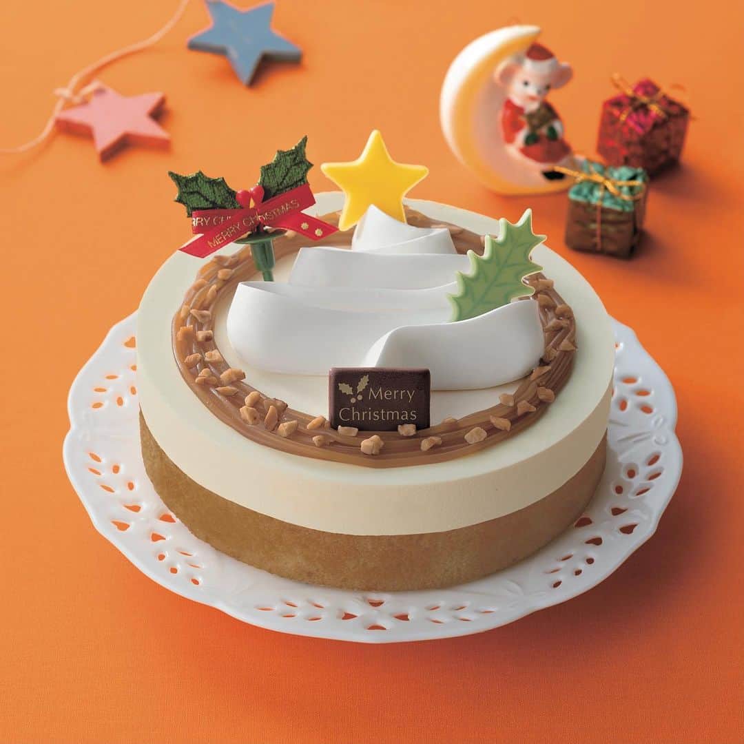 Pasco/敷島製パン株式会社さんのインスタグラム写真 - (Pasco/敷島製パン株式会社Instagram)「今年は、たのしく！おいしく！#おうちクリスマス 🎅✨ 　 時間がすぎるのは本当にあっという間！気がつけば#もう12月 ❄ クリスマスもすぐそこですね🎄🎅 みなさまは、#クリスマスケーキ の準備はもうお済みですか？？ 　 今年もPascoは、バラエティあふれる幅広いラインアップのケーキをご用意しましたよ😋 定番の苺ケーキはもちろん、辻利兵衛本店監修の#宇治抹茶ケーキ や花畑牧場監修の#生キャラメルとラクレットチーズのケーキ」、相模屋監修の#糖質オフの豆乳ティラミスケーキ といったコラボケーキから、トレンドのピスタチオを使ったケーキまで🎂 味もサイズも色々なので、あなたにぴったりなケーキがきっと見つかりますよ❤ 　 クリスマスケーキの詳細については、プロフィール(@pasco.jp)のURLからか、こちらからご覧いただけます🎂 ➔https://www.pasconet.co.jp/uploads/news/1105/2020Pasco_Christmascakes.pdf 　 ご予約方法や締切はお取り扱い店舗によって異なりますので、お近くのPasco商品取扱店へご確認ください😆  #Pasco #パスコ #クリスマスケーキ #クリスマスケーキ予約 #苺ケーキ #辻利兵衛本店監修 #花畑牧場監修 #相模屋監修 #もう12月 #クリスマスの準備 #クリスマス #おうちパーティー #おうちクリスマス #ピスタチオケーキ #ケーキ大好き」12月3日 12時27分 - pasco.jp