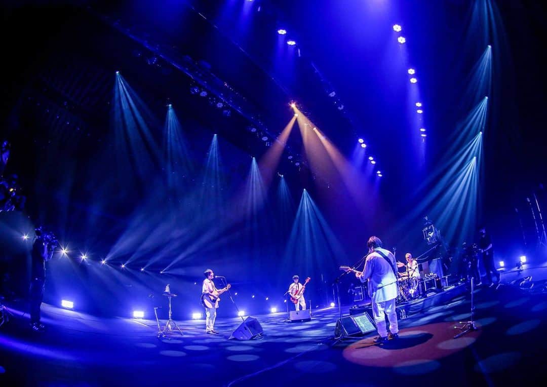 flumpoolさんのインスタグラム写真 - (flumpoolInstagram)「flumpool「FOR ROOTS」～半Real～映像作品 本日リリースです。  flumpool 10th Tour「Real」の会場＆アスマート限定で発売！  チェックお願いします！！  #flumpool #live #streaming #for #roots #半Real #osaka #2020」12月3日 12時27分 - flumpoolofficial