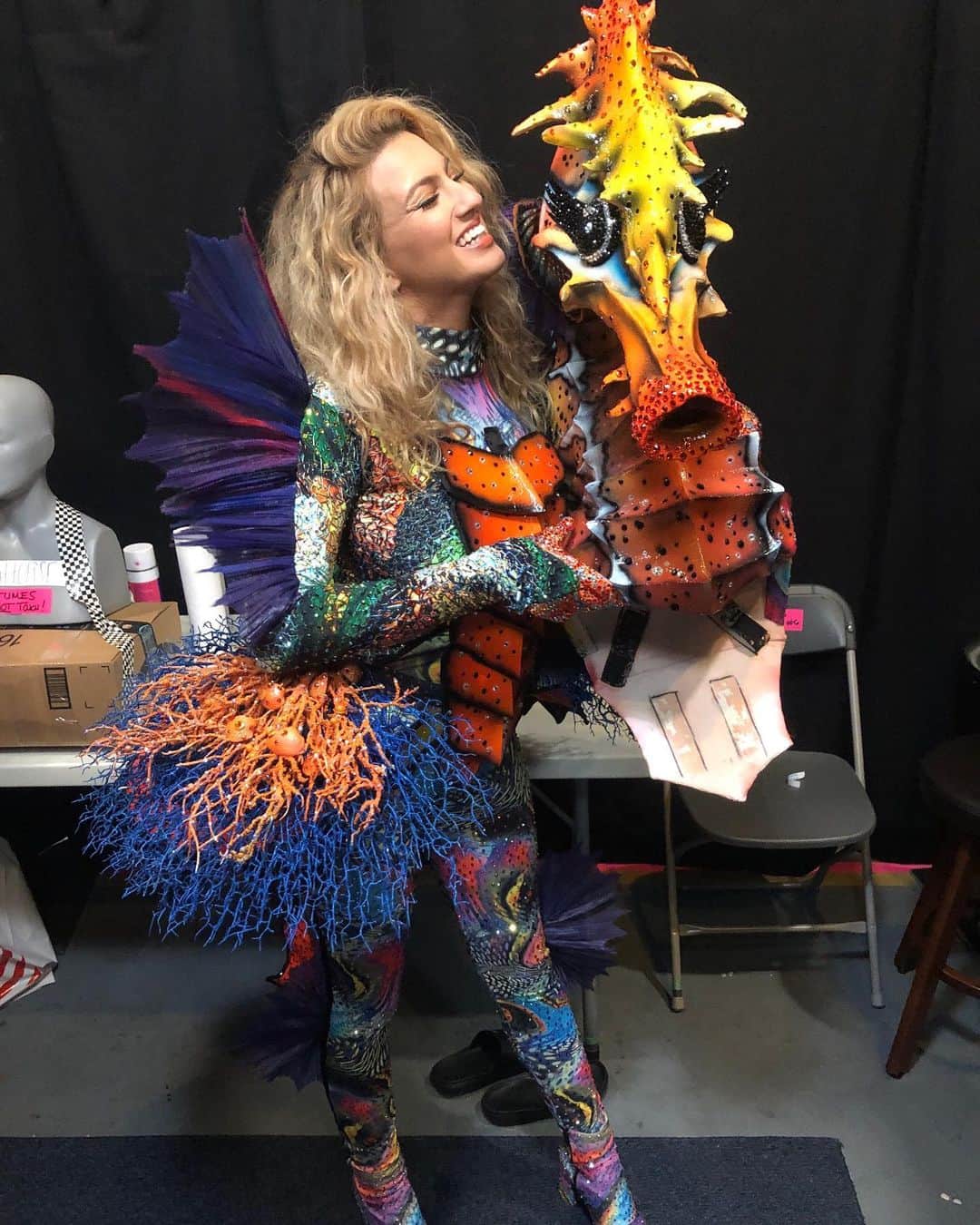 のインスタグラム：「THANK YOU MASKED SINGER FOR SUCH AN INCREDIBLE EXPERIENCE!!!! i’m gonna miss being the seahorse but let’s be honest... she’s a part of me now🌊🐴 HEEHEE✨!!!!」
