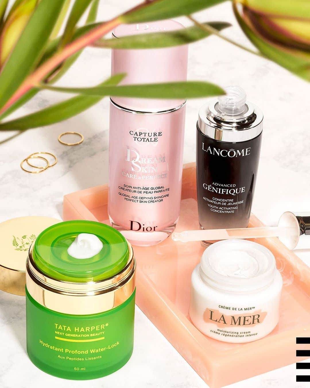 のインスタグラム：「If there ever was a present that nearly everyone would appreciate this year, it’s skincare that’ll make you feel like you’re at a five-star spa 🧖🏽 Get mega moisture and boost your glow with hydrators and treatments that feel as good as they look.   …  @lamer Crème de la Mer Moisturizer  @lancomeofficial Advanced Génifique Anti-Aging Face Serum  @diorskincare Dior Dreamskin Skin Perfector  @tataharperskincare Water-Lock Moisturizer with Skin-Smoothing Peptides」