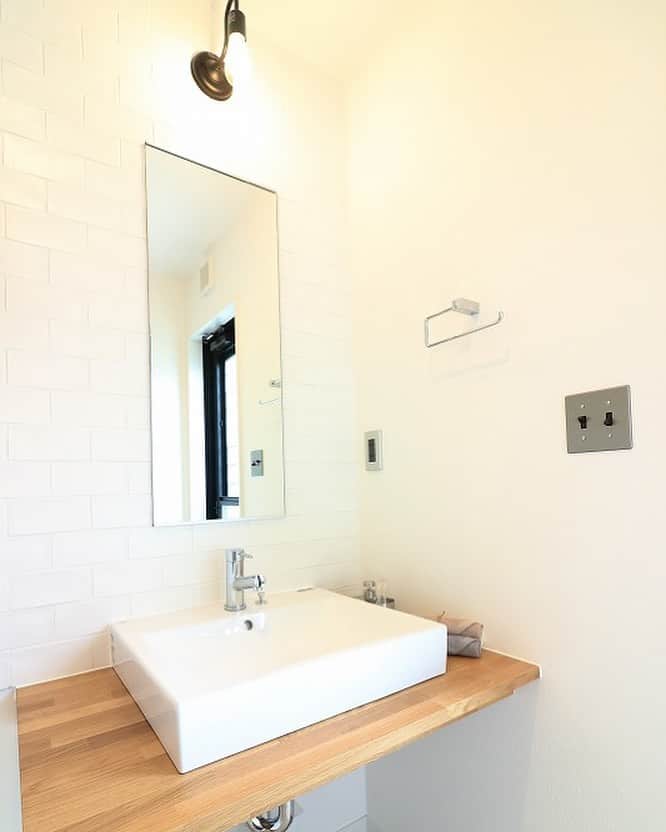 西本ハウスのインスタグラム：「💙 【水まわり特集】  💡Washroom 安佐南区山本新町 ZERO-CUBE FREAK'S  【モデルハウス見学予約受付中🏠】 土日祝はもちろん平日でも色々なスタイルのモデルハウスをご見学いただけます😊🎈  場所:安佐南区山本新町（春日野）  イベント情報はこちら▼ @nishimoto_house ⇧プロフィールのURLよりご覧いただけます👀  #西本ハウス #広島県 #工務店 #ZEROCUBE #ゼロキューブ #グッドデザイン賞 #1000万円からはじめる家づくり #子育て世代の家  #子育て世代の家づくり #デザイン住宅  #デザイナーズ住宅 #新築一戸建て #マイホーム #新築マイホーム #注文住宅 #規格住宅 #家づくり #暮らしを楽しむ #セミオーダー住宅 #セミオーダー #セミオーダーハウス #広島建売 #建売 #分譲住宅 #分譲中 #広島分譲住宅」