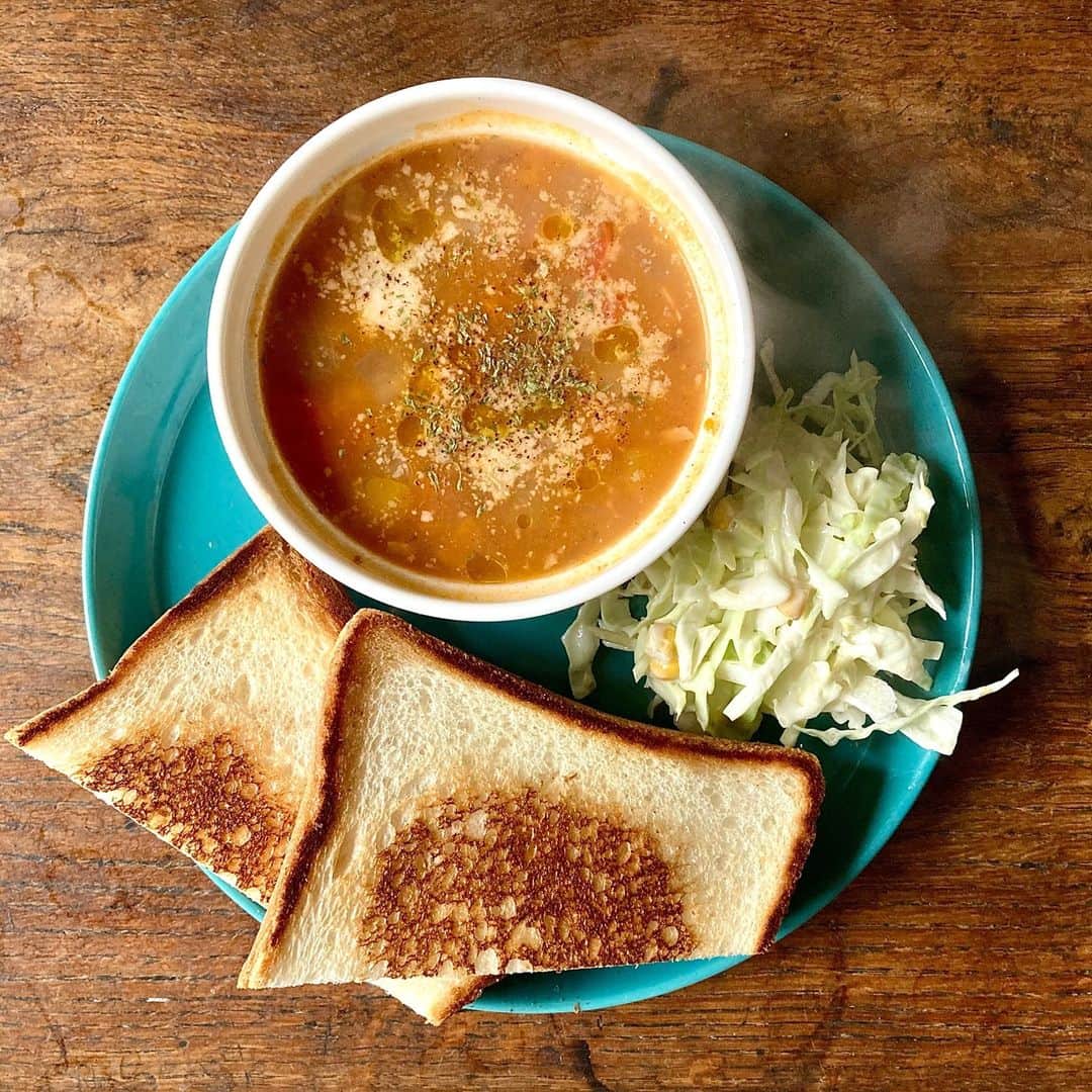 WorldNeighborsCafe/SoooLiquidさんのインスタグラム写真 - (WorldNeighborsCafe/SoooLiquidInstagram)「こんにちは！！⁠ ⁠ とっても寒くなってきました。⁠ 冬ですねーーー⁠ ⁠ あったかいスープとパンのセットはいかがですか？⁠ 今日は野菜たっぷりのミネストローネ。⁠ ⁠ ほっこりあたたまる、体に優しい1皿です。⁠ ⁠ #worldneighborscafe #soooliquid⁠⁠ ⁠ ーーーーーーーーー⁠ weekday...11-20⁠ weekend...10-20⁠ closed...wednesday⁠ L.O...19:30⁠ ーーーーーーーーー」12月3日 13時01分 - laundrycafe_kiyosumi