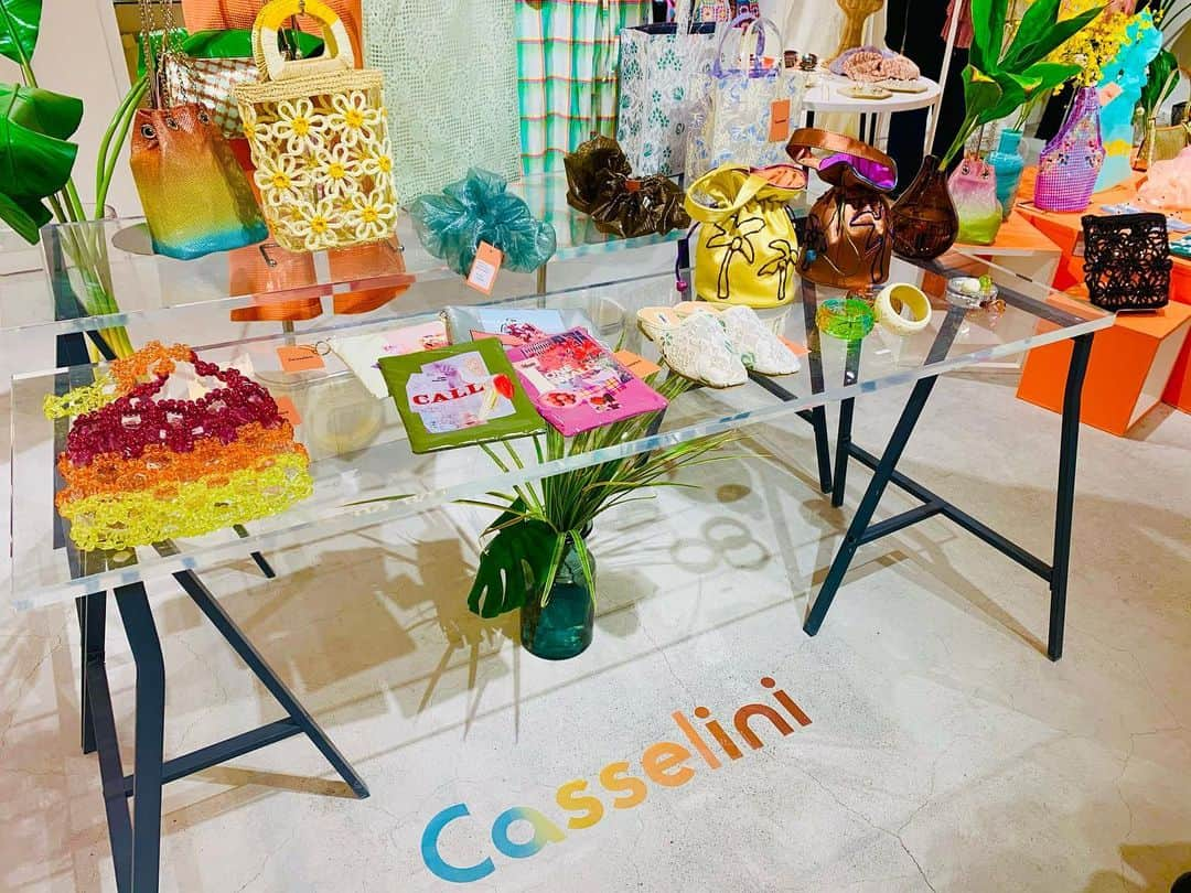 清水佐紀さんのインスタグラム写真 - (清水佐紀Instagram)「.  先日、大好きな @casselini_official  2021summer展示会に お邪魔しました。#👜  いつも可愛いがたくさんつまってる♡  #casselini #2021 #summer #展示会」12月3日 13時06分 - saki___shimizu