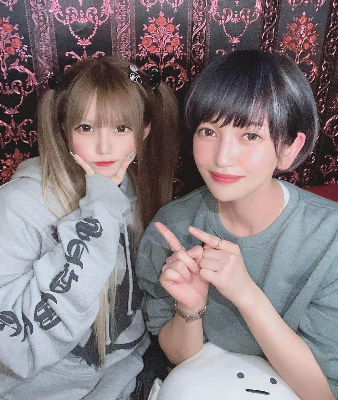 かおるやまさんのインスタグラム写真 - (かおるやまInstagram)「要りかちゃんに 会えた❗️🥲💓  ツイッターでリプちょこちょこやり取してもらってて 頭もいいし若くて可愛いのにストイックで経営者頑張ってるので 会いたいって思ってたから本当に嬉しかった🥲💓😭  実物のがかわよいし笑顔キラキラしててほんとすきぃてなった。 とにかく顔小さすぎて驚く🥸 キモオタみたいに吃りながらはあはあしてました私。()  Kさんありがとう、超絶楽しかったね…❗️( ͡° ͜ʖ ͡°)💓🥲❗️  #東京#新宿#歌舞伎町#コンカフェ #コンセプト#コンセプトバー #小悪魔#ディストピア#要りか #かおるやま#りかちゃん #可愛すぎる#ハーフ#好きぃぃ #チェキ#写メ#オリシャン #キンちゃん#ひじき」12月3日 13時41分 - kaoruyama59